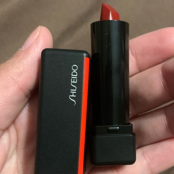 Shiseido ModernMatte Powder lipstick - Picture 1 of 6